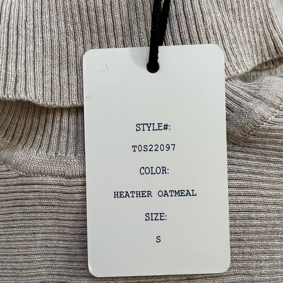 Turtle neck crop sweater - Picture 2 of 2